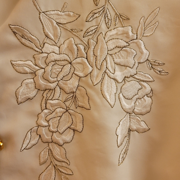 Vintage Tradition Floral Blouse - Picture 2 of 6